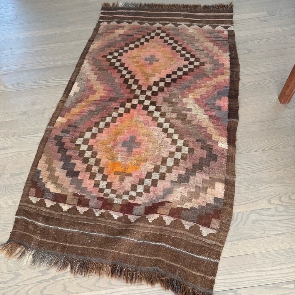 Vintage kilim rug